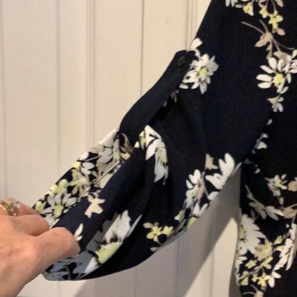 LE CHATEAU V-NECK NAVY BLUE OVERSIZED TIE WAIST ROMPER SIZE S NWOT - Picture 4 of 15